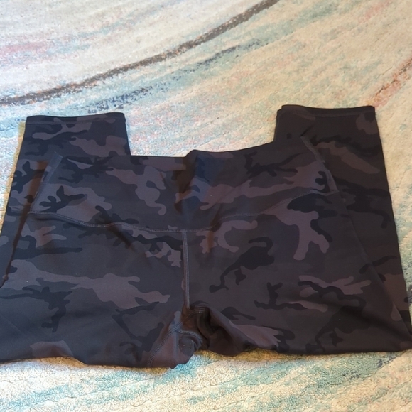 Capri Zyia Camo Leggings 8-10 Size - Picture 1 of 5